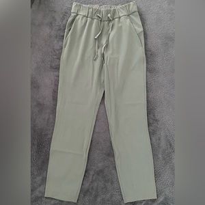 On the Fly 7/8 Lululemon pant. Color: grey sage. Size 0